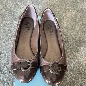 Two Tone Flats